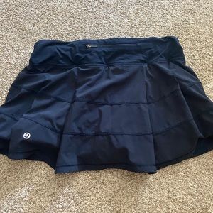 LULULEMON MID RISE PACE RIVAL NAVY BLUE SKIRT SIZE 8(OPEN TO OFFERS)